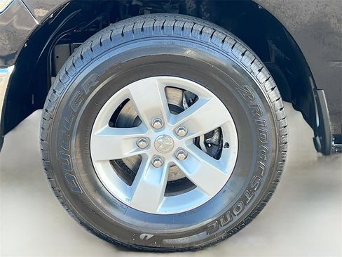 Used 2022 RAM 1500 Classic SLT image 29