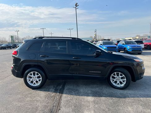 Used 2016 Jeep Cherokee Sport w/ Cold Weather Group AWD/4WD image 5