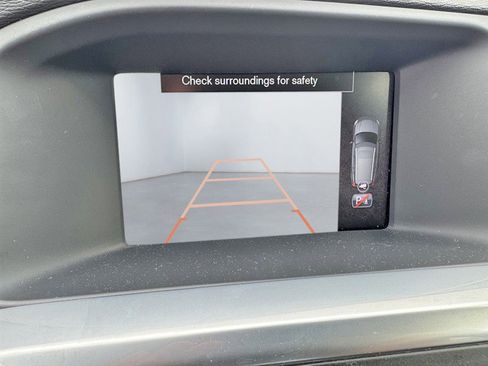 Used 2015 Volvo V60 T5 Platinum image 17