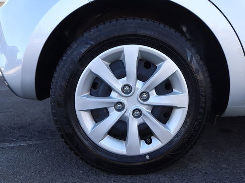 Used 2012 Kia Rio LX image 38