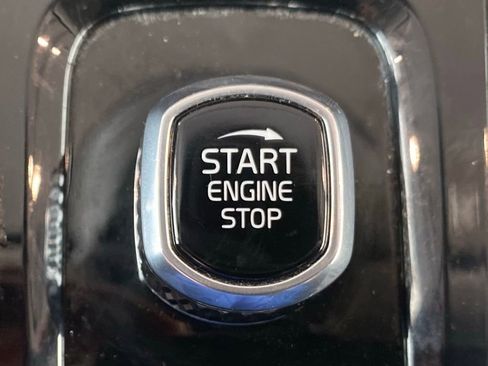 Used 2021 Volvo XC60 T6 Momentum image 27