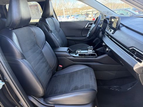 Used 2025 Mitsubishi Outlander SE image 13