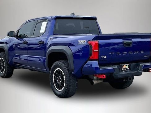 Used 2025 Toyota Tacoma TRD Off-Road AWD/4WD image 4