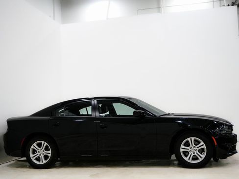 Used 2019 Dodge Charger SXT w/ Leather Interior Group image 5