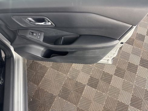 Certified 2024 Nissan Rogue SV image 9