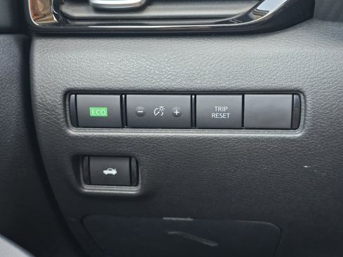 Used 2025 Nissan Sentra SV FWD image 22
