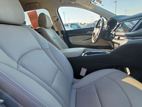 Used 2023 Buick Enclave Essence AWD/4WD image 4