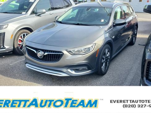 Used 2019 Buick Regal Essence w/ Sights and Sounds Package image 1