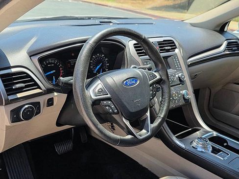 Used 2017 Ford Fusion SE image 18