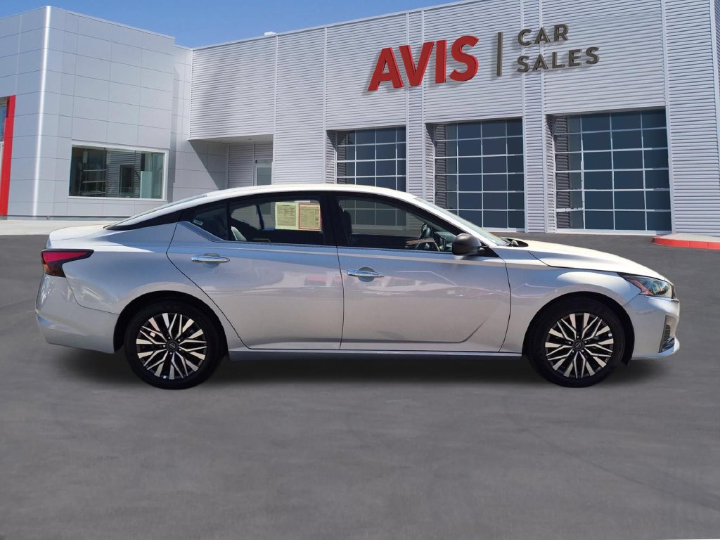 Used 2025 Nissan Altima 2.5 SV FWD image 5