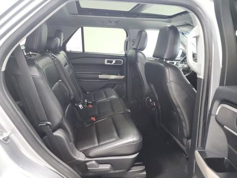 Used 2021 Ford Explorer XLT w/ Equipment Group 202A AWD/4WD image 11