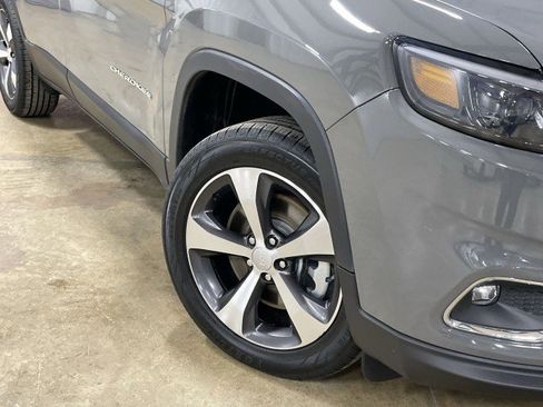 Used 2022 Jeep Cherokee Limited image 11