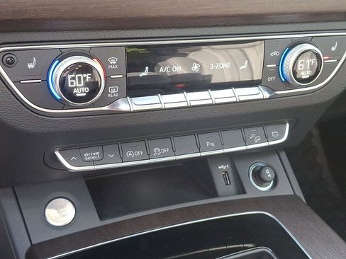 Used 2025 Audi Q5 2.0T Premium image 16