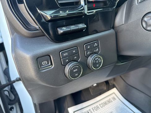 Used 2022 Chevrolet Silverado 1500 ZR2 w/ Technology Package image 12
