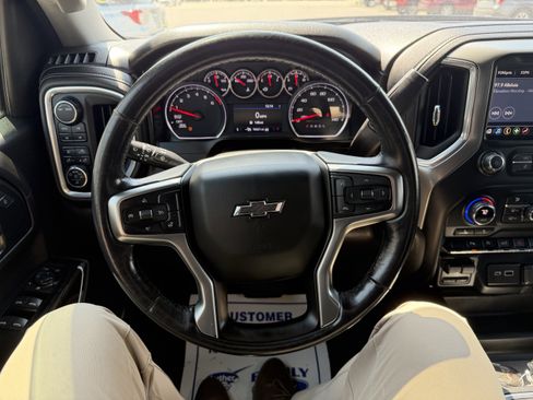 Used 2021 Chevrolet Silverado 1500 LT Trail Boss w/ Convenience Package II AWD/4WD image 9