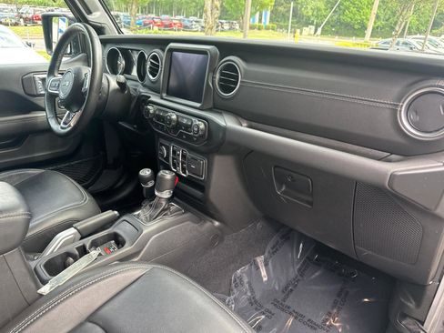 Used 2022 Jeep Wrangler Unlimited Sahara w/ Cold Weather Group AWD/4WD image 16