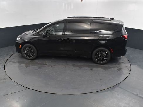 New 2026 Chrysler Pacifica Limited w/ S Appearance Package AWD/4WD image 38