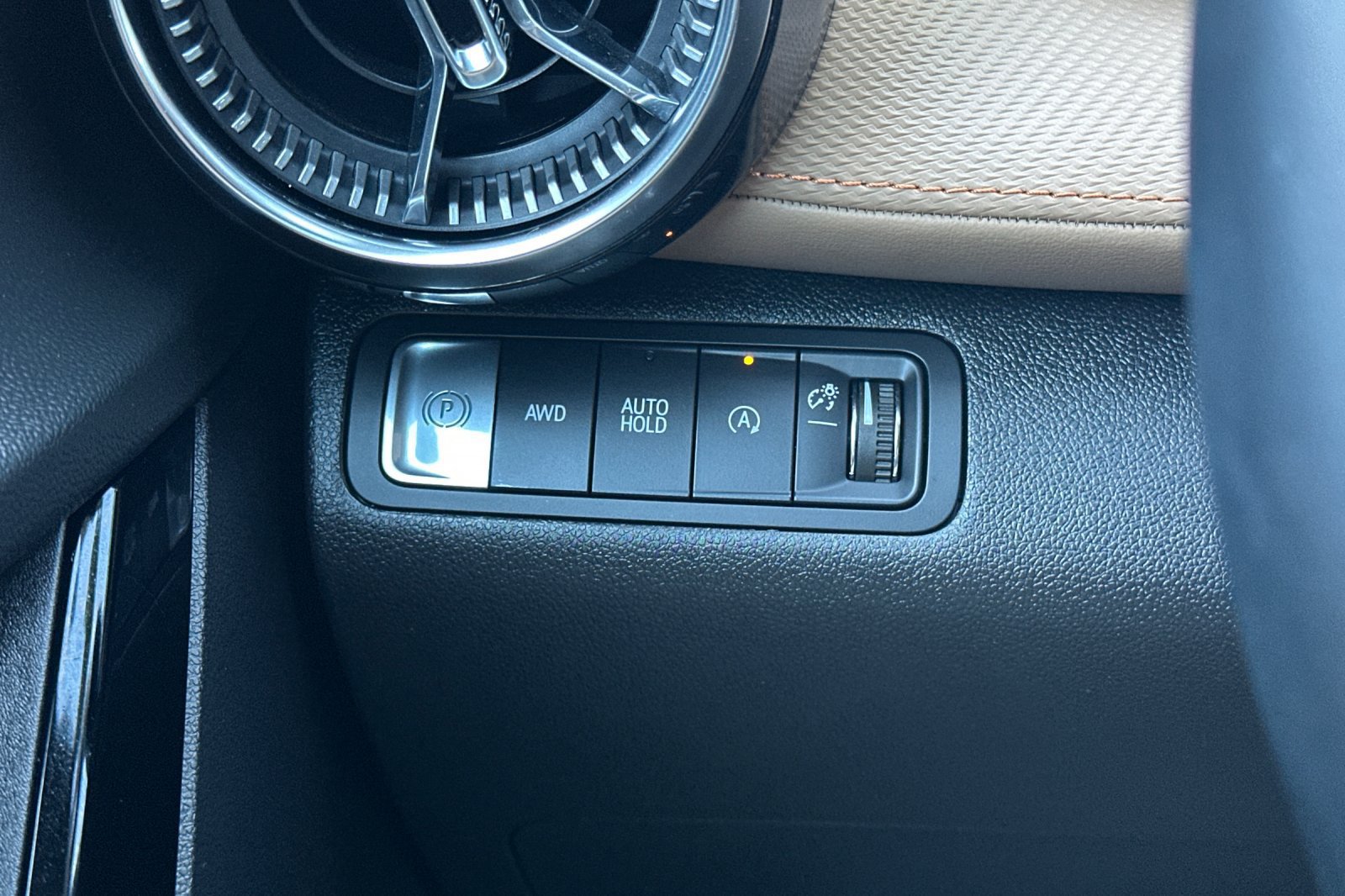 Used 2025 Chevrolet Equinox ACTIV w/ Safety and Technology Package AWD/4WD image 35