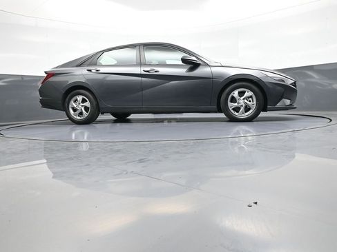 Certified 2021 Hyundai Elantra SE FWD image 28