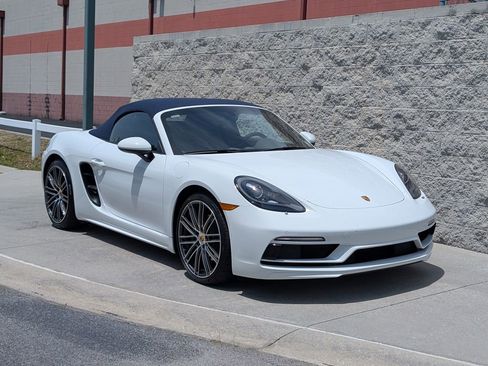 Certified 2025 Porsche 718 Boxster RWD image 9