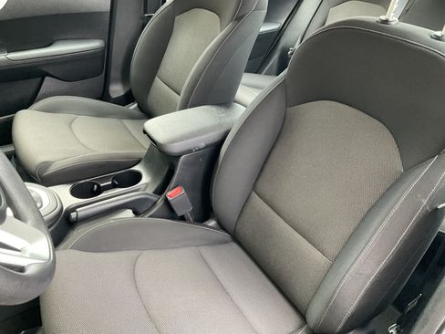 Used 2024 Kia Forte LXS w/ LXS Technology Package FWD image 28