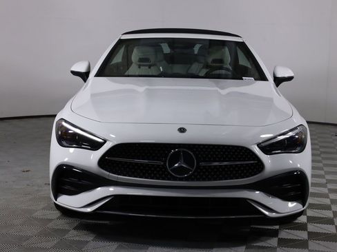 Used 2025 Mercedes-Benz CLE 450 4MATIC Cabriolet image 4