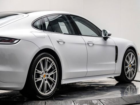 Used 2023 Porsche Panamera 4 Platinum Edition AWD/4WD image 18