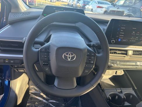 Used 2025 Toyota Prius LE image 28