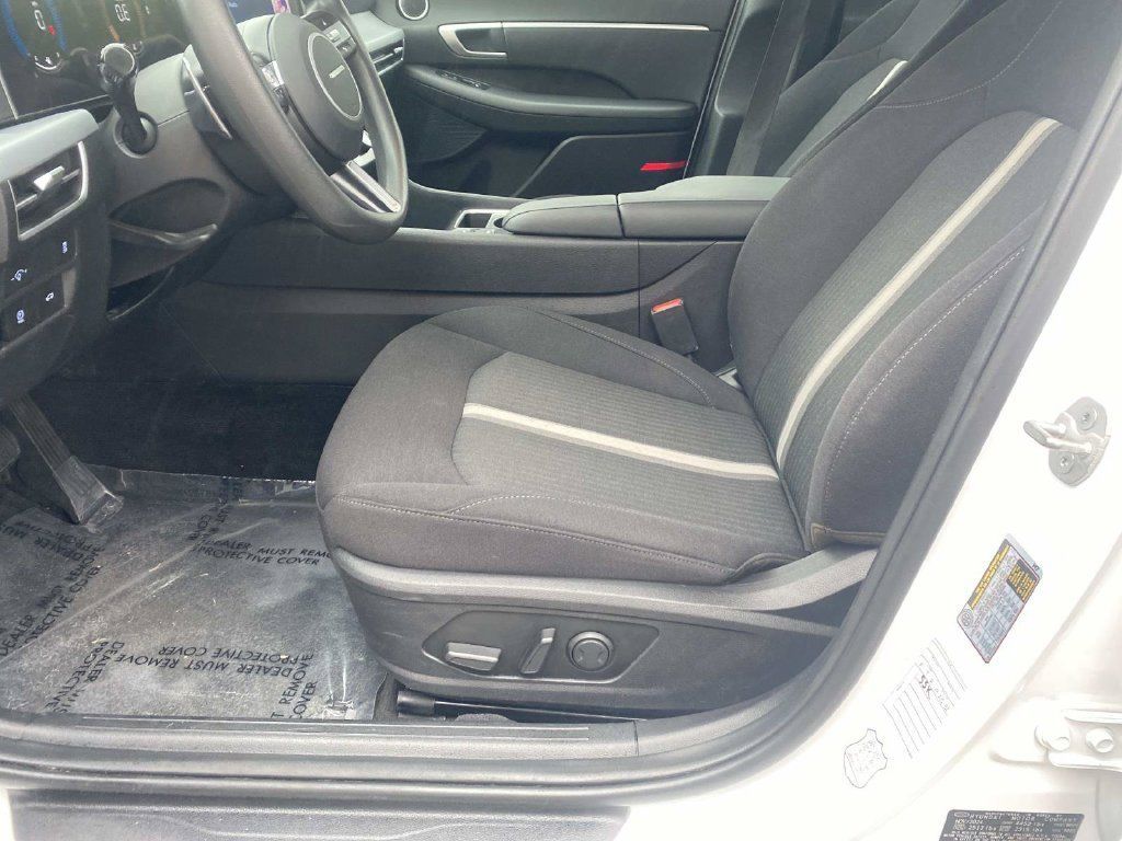 Used 2025 Hyundai Sonata SEL FWD image 16