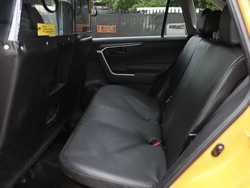Used 2023 Toyota RAV4 LE AWD/4WD image 18
