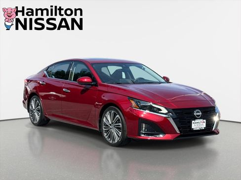Used 2023 Nissan Altima 2.5 SL FWD image 1