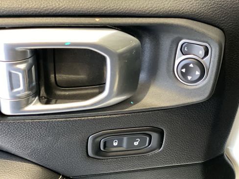 Used 2021 Jeep Wrangler Sahara w/ Safety Group image 15