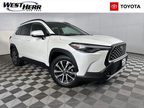 Certified 2022 Toyota Corolla Cross XLE w/ Convenience Package image 1