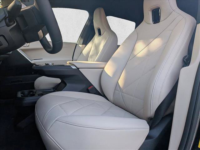Used 2026 BMW iX xDrive45 w/ Premium Package AWD/4WD image 4
