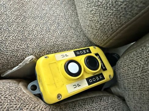 Used 2001 Chevrolet Silverado 1500 2WD Extended Cab w/ Exterior Appearance Pkg image 9