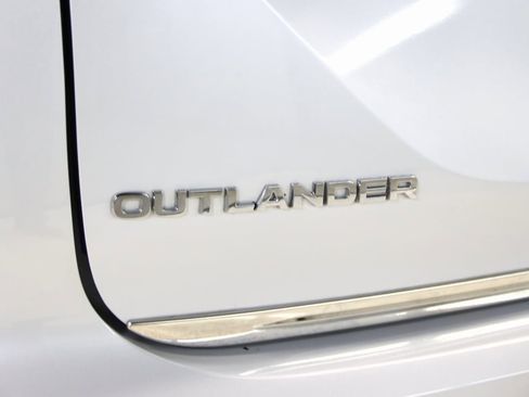 Used 2023 Mitsubishi Outlander SEL image 11