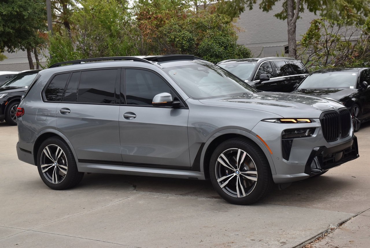 Used 2024 BMW X7 xDrive40i w/ M Sport Package AWD/4WD image 5