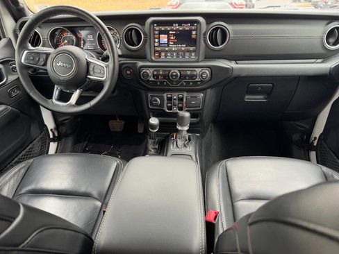 Used 2020 Jeep Wrangler Unlimited Sahara image 11