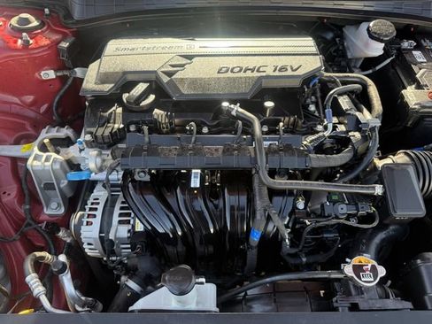 Used 2025 Hyundai Elantra SE FWD image 29