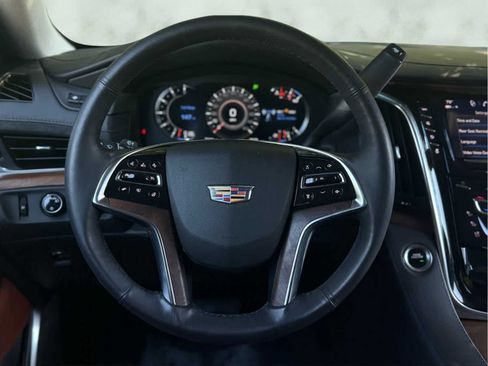 Used 2020 Cadillac Escalade Premium Luxury image 20