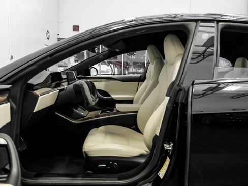 Used 2023 Tesla Model S Standard Range image 4