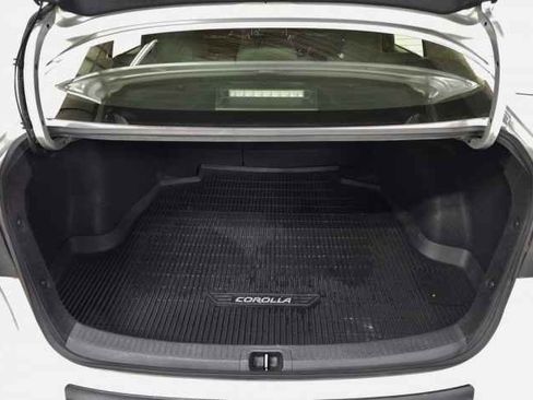 Used 2020 Toyota Corolla LE w/ LE Convenience Package image 8