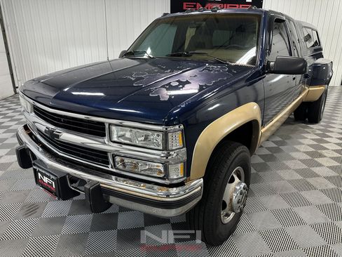 Used 1993 Chevrolet Silverado 3500 4x4 Extended Cab image 3