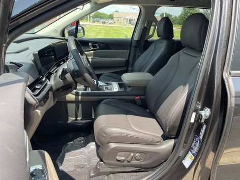 New 2026 Kia Carnival FWD image 8