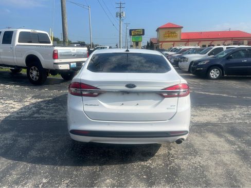 Used 2017 Ford Fusion SE FWD image 6