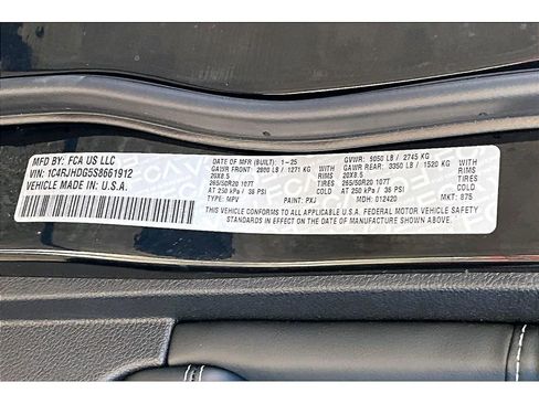 Certified 2025 Jeep Grand Cherokee Overland image 35