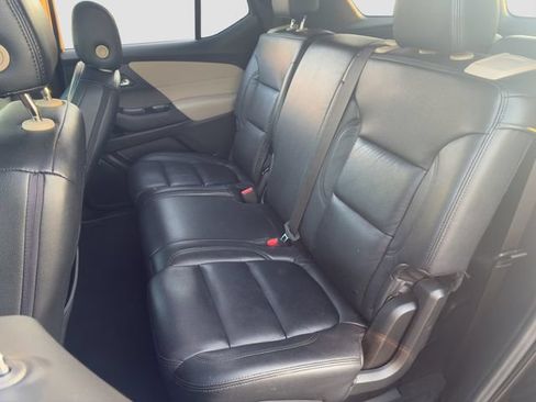 Used 2022 Chevrolet Traverse LS FWD image 14