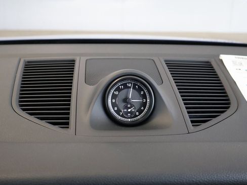 Used 2025 Porsche Macan image 22