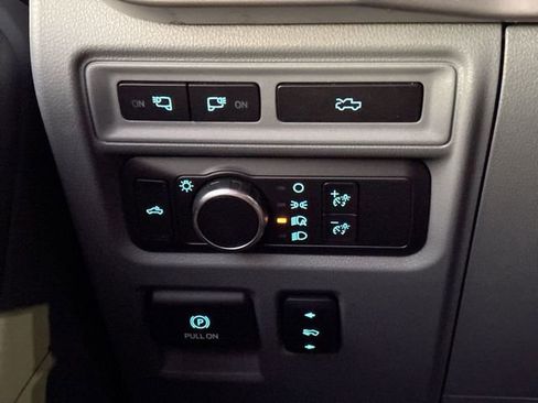 Used 2022 Ford F150 Lightning XLT image 34