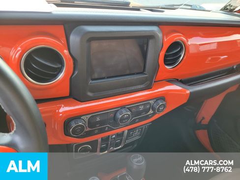 Used 2018 Jeep Wrangler Unlimited Sahara image 18